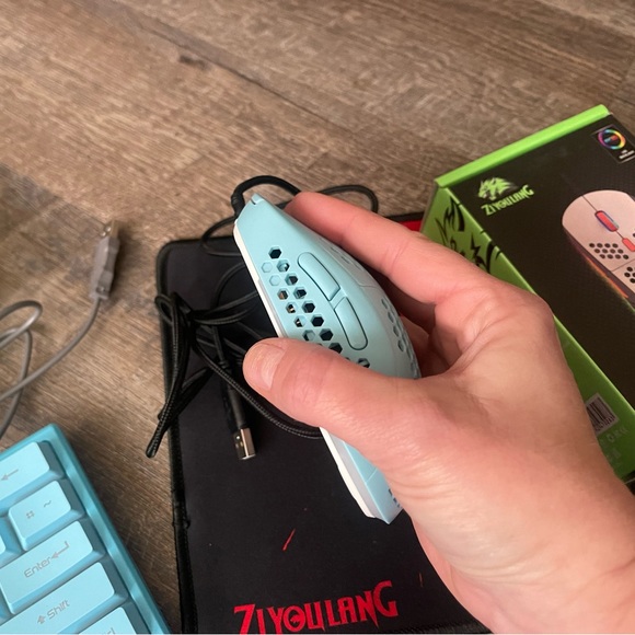 K61 62 key RGB backlight keyboard w/ mouse & pad wired 60% mod. mechanical feel - Picture 4 of 9